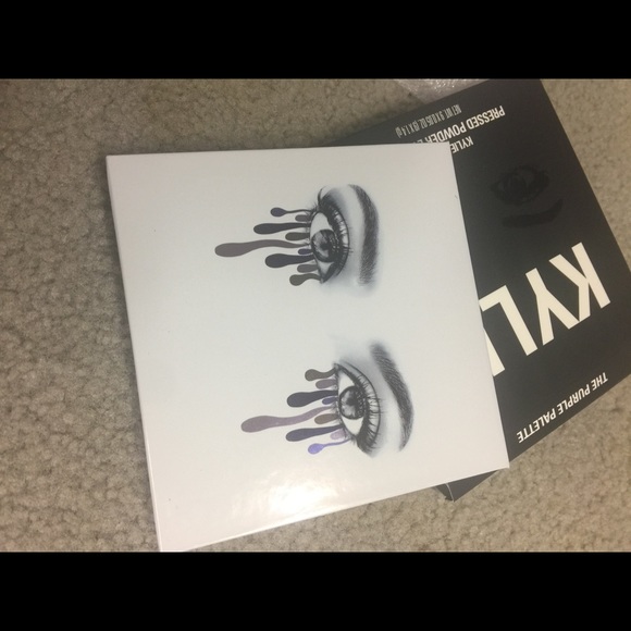 Kylie Cosmetics - Purple Palette - Picture 5 of 6